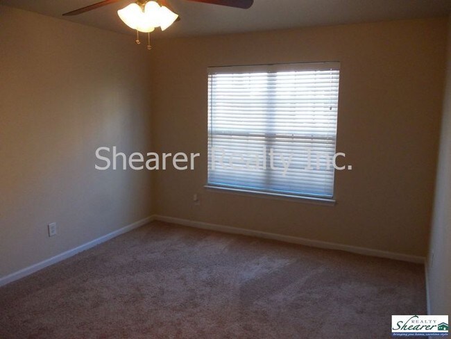 Building Photo - 10025 Treeside Ln