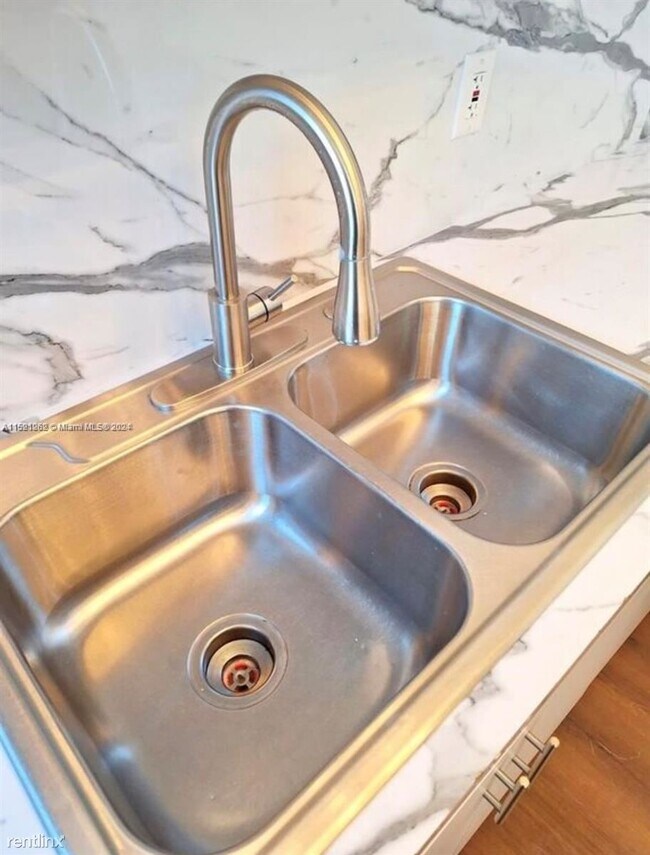 Foto del edificio - 3 br, 2 bath House - 98 SW 5th Ave