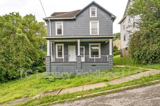 Building Photo - 513 Wilson St