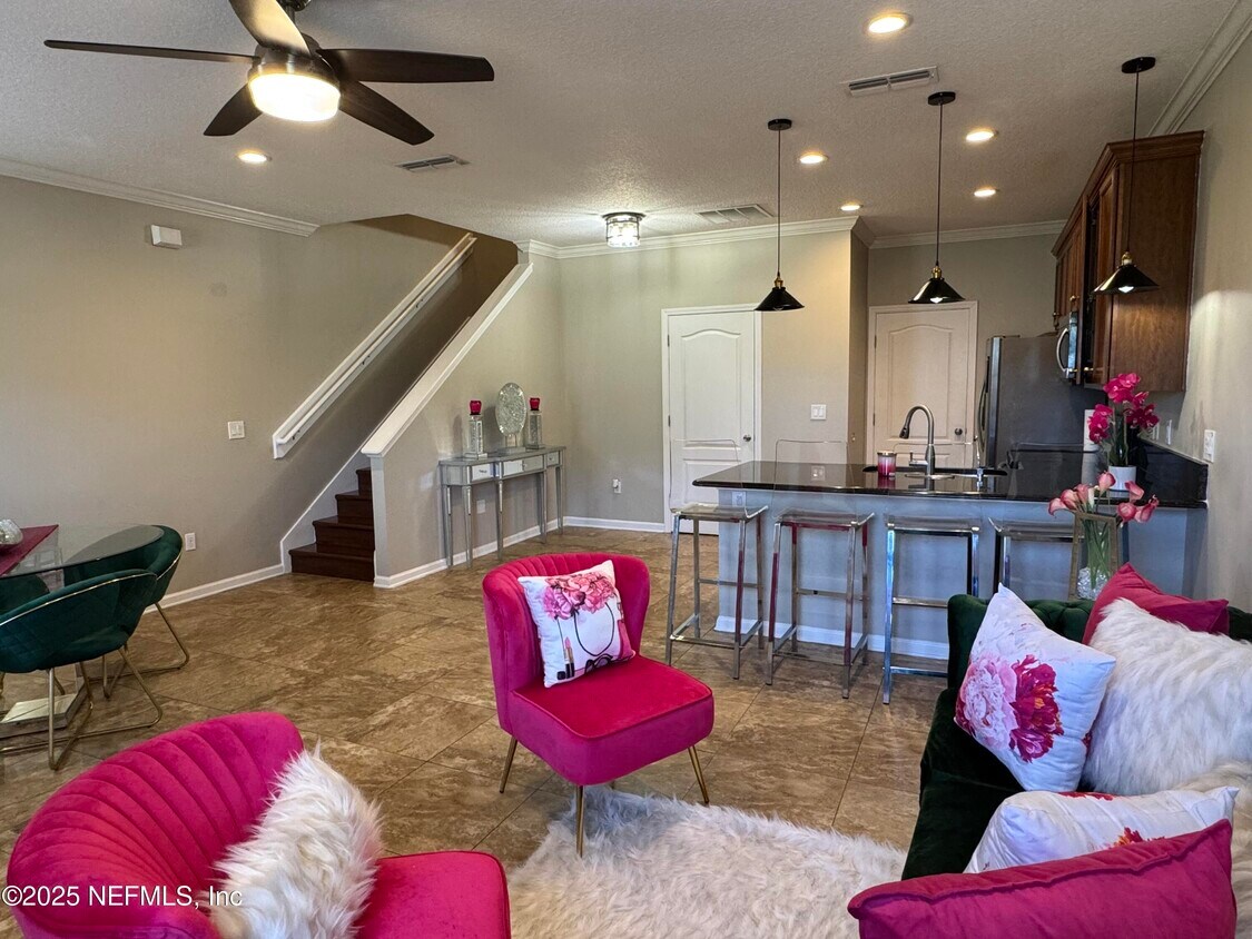 Foto principal - 528 Sherwood Oaks Dr