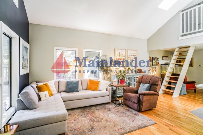 Building Photo - Tastefully Updated Home with a Beautifully...