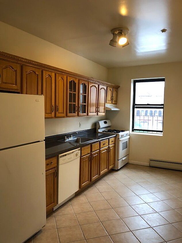 Primary Photo - Super spacious 3 bedroom Bed Stuy apt.
