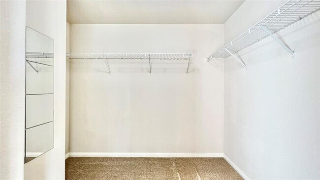 Building Photo - 1102 Middle Brook Dr