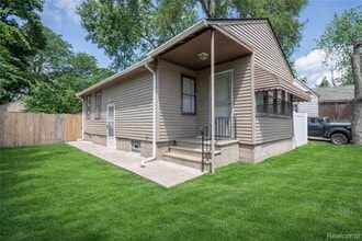 Building Photo - 785 Kenilworth Ave