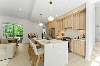 Building Photo - 8924 Cedar St