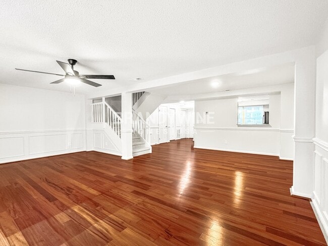 Building Photo - 230 Water Oak Dr