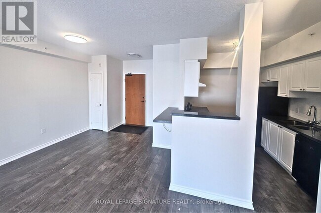 Photo du bâtiment - 100 Dean Ave