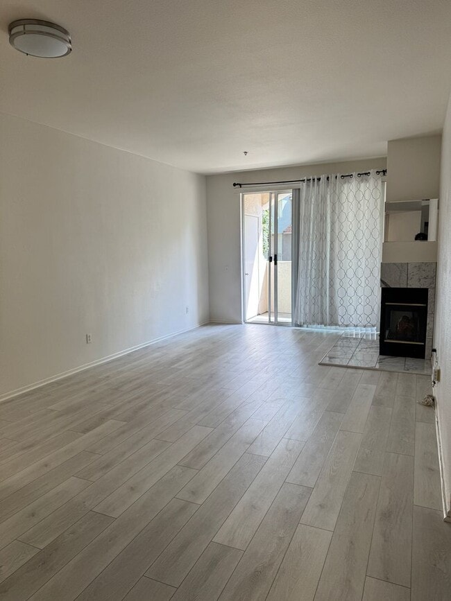 Building Photo - 1 bedroom 1 ba in Mission Valley, Availabl...