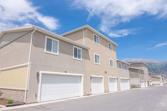 Building Photo - Beautiful Townhome in Easton Park