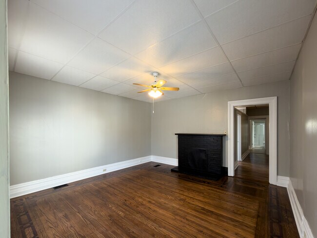 Sala de estar - 337 E 15th St