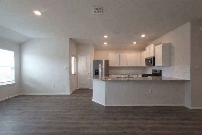 Building Photo - Bulverde, TX Copper Canyon Subdivision Amenities Galore!