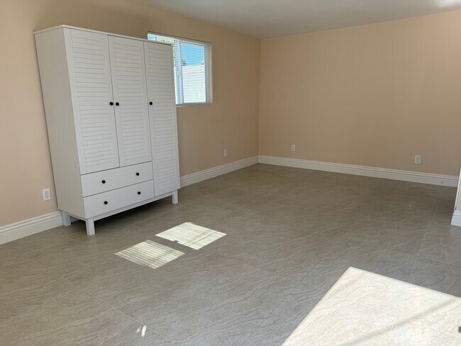 Building Photo - 2536 Delta Ave