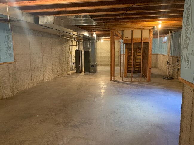 Building Photo - 313 N Cherokee Dr