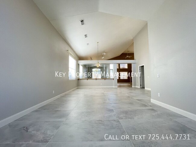 Foto del edificio - BEAUTIFUL 4 BEDROOMS, 3 BATH TWO STORY HOM...