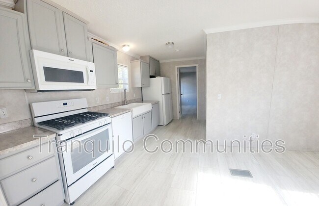 Foto del edificio - 196 Dunewood Dr