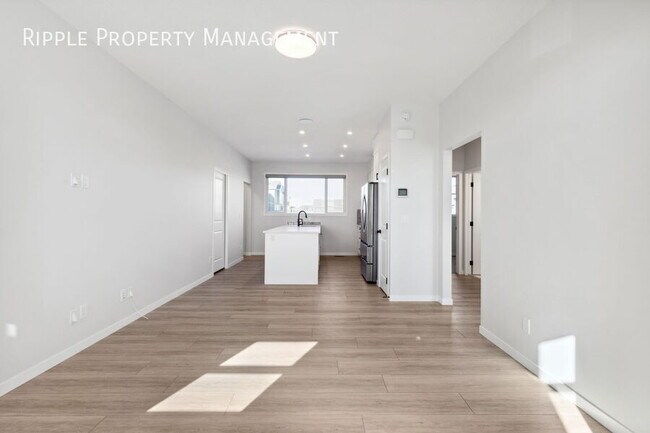 Building Photo - AMAZING 2 BEDS/ 2 BATHS UPPER UNIT ONLY!