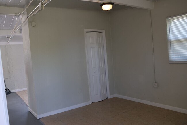 Foto del edificio - 2174-2176 Davis Court