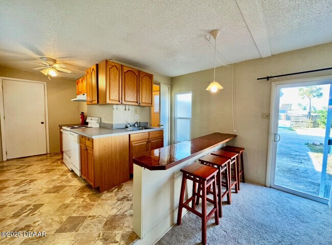 Foto del edificio - 1104 Jacaranda Ave