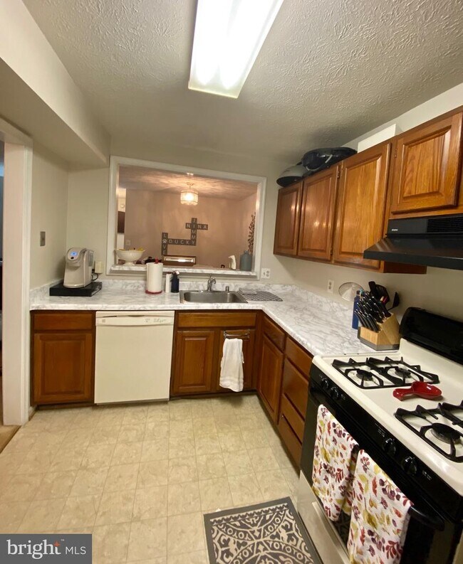 Foto del edificio - 7805 Willow Point Dr
