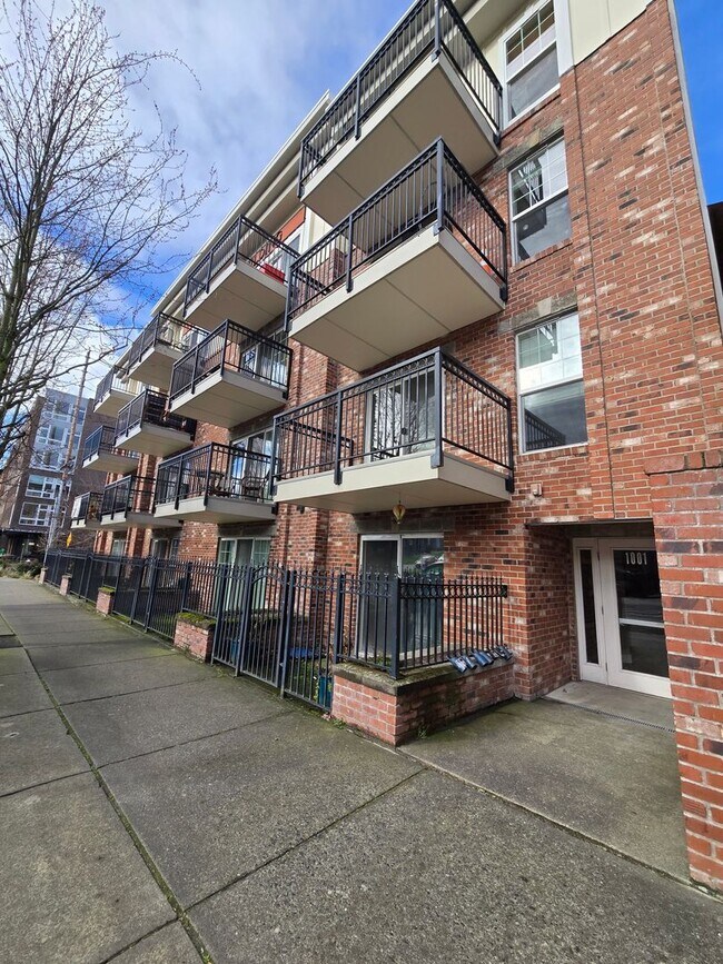Foto del edificio - 2 Bedroom 1 Bathroom Condo in Downtown Bellingham