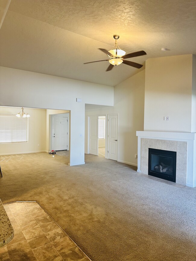 Building Photo - 1586 W 44th Ave