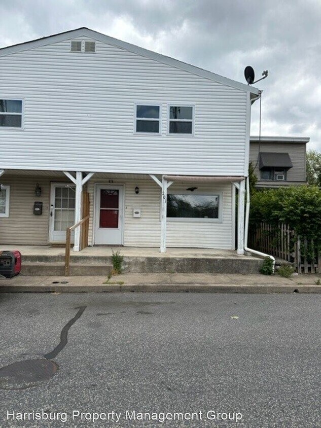 Foto principal - 3 br, 1.5 bath House - 201 N Duke St