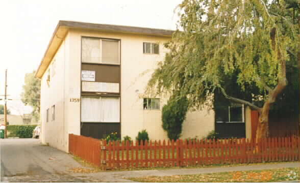 Building Photo - 1359 Carnelian Dr