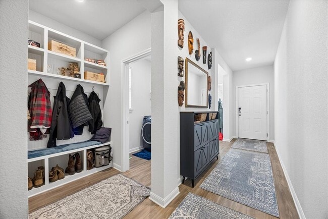 Foto del edificio - 8300 Augeron Dr