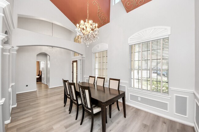 Foto del edificio - 14302 Jaubert Ct