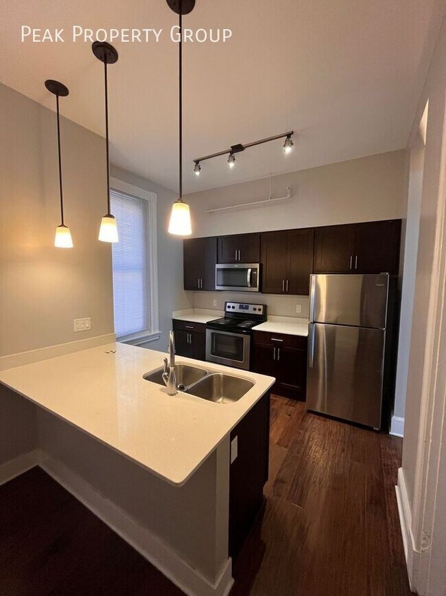 Foto del edificio - 975 E McMillan St