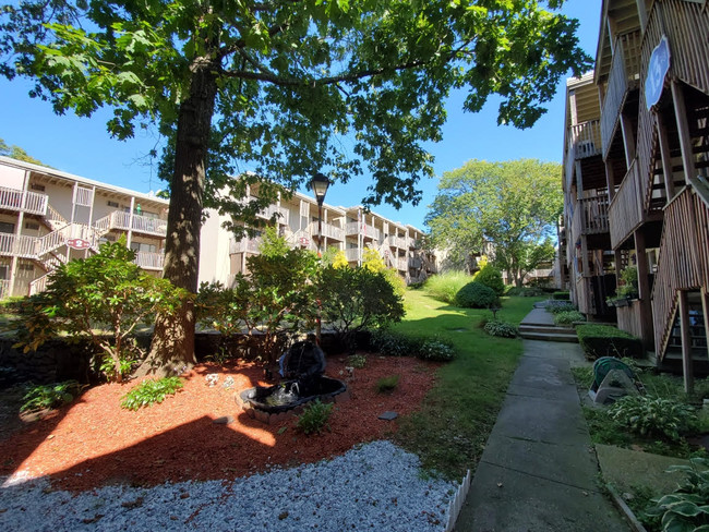 Patio - Courtview Square Apartments