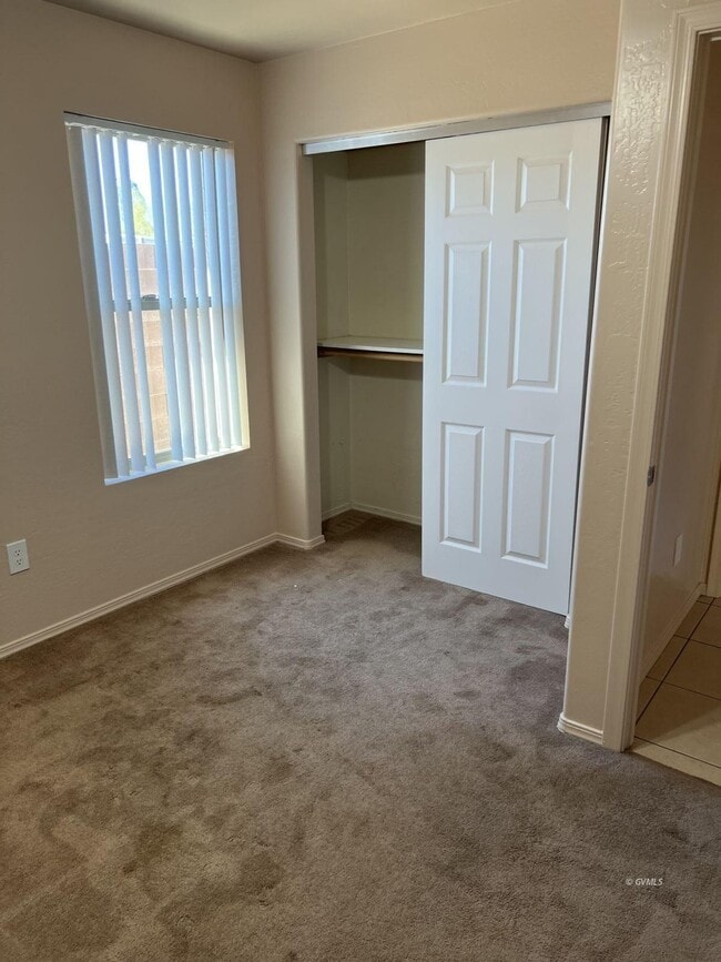 Building Photo - 706 W 4th St