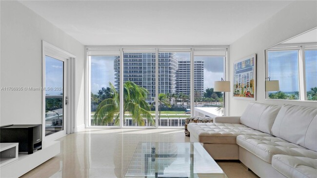 Foto del edificio - 10275 Collins Ave