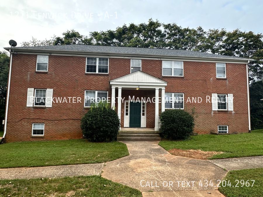 Foto principal - MOVE IN SPECIAL! 1/2 OFF YOUR FIRST FULL M...