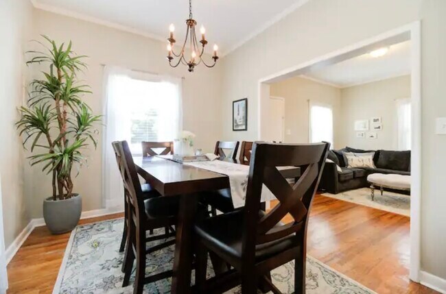 Building Photo - 311 E Strong St