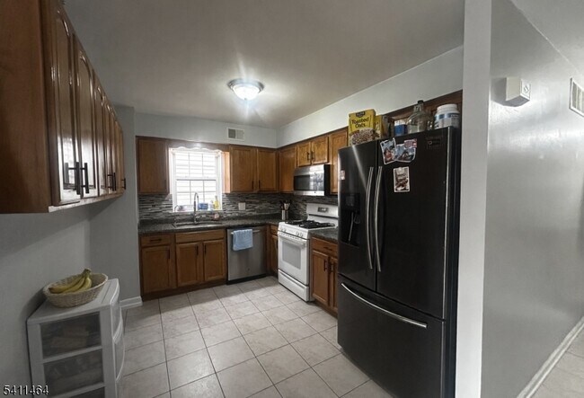 Foto del edificio - 1031 E Grand St