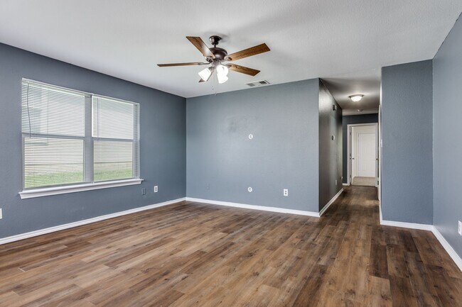 Building Photo - A Peaceful Retreat: 3 Bedroom Duplex