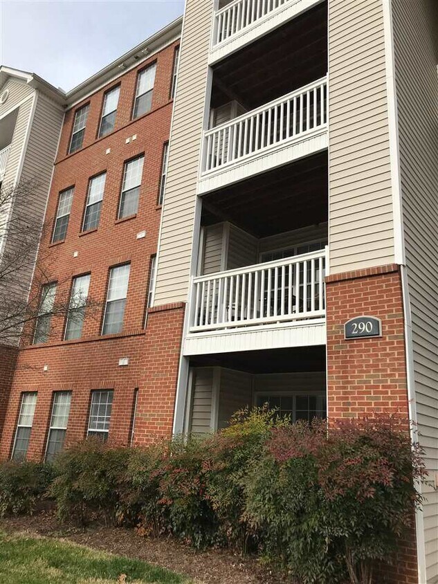 Foto principal - 290 Riverbend Dr