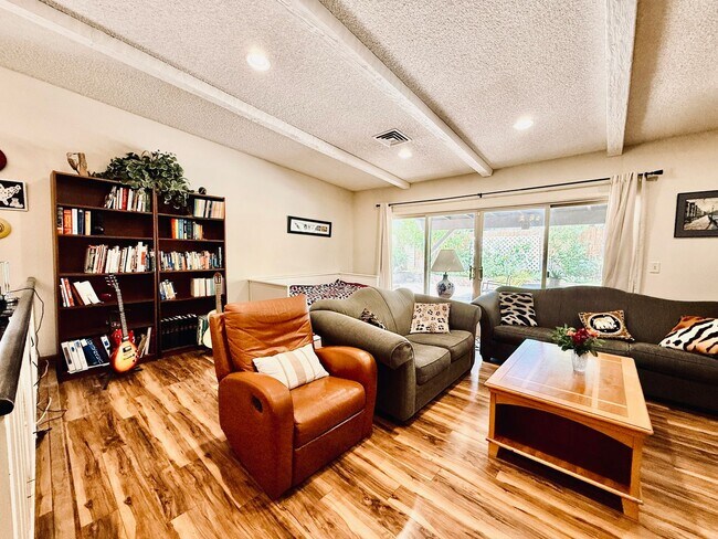 Foto del edificio - Available August 1st! Beautiful fully furnished single-story home located in the prestigious Span...