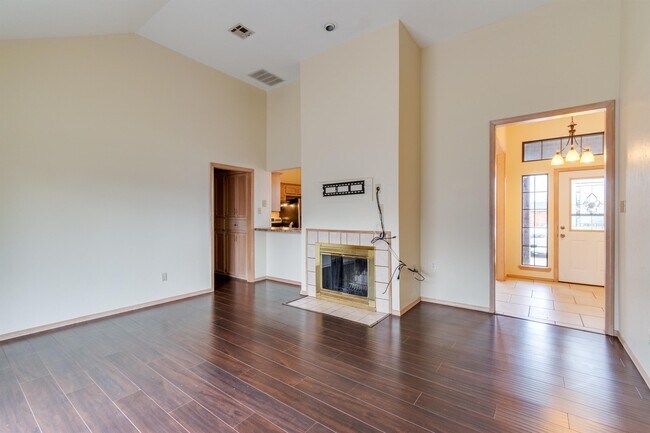 Building Photo - 4835 SE Tattershall Way