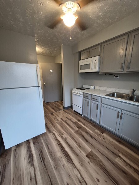 Foto del edificio - 6 Bradley Ave