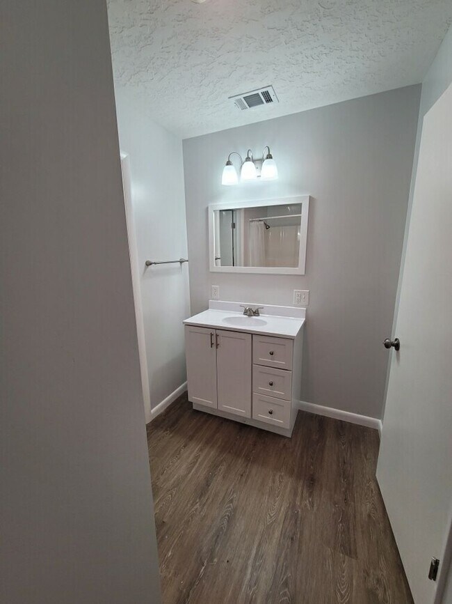 Foto del edificio - 966 Grayton Rd