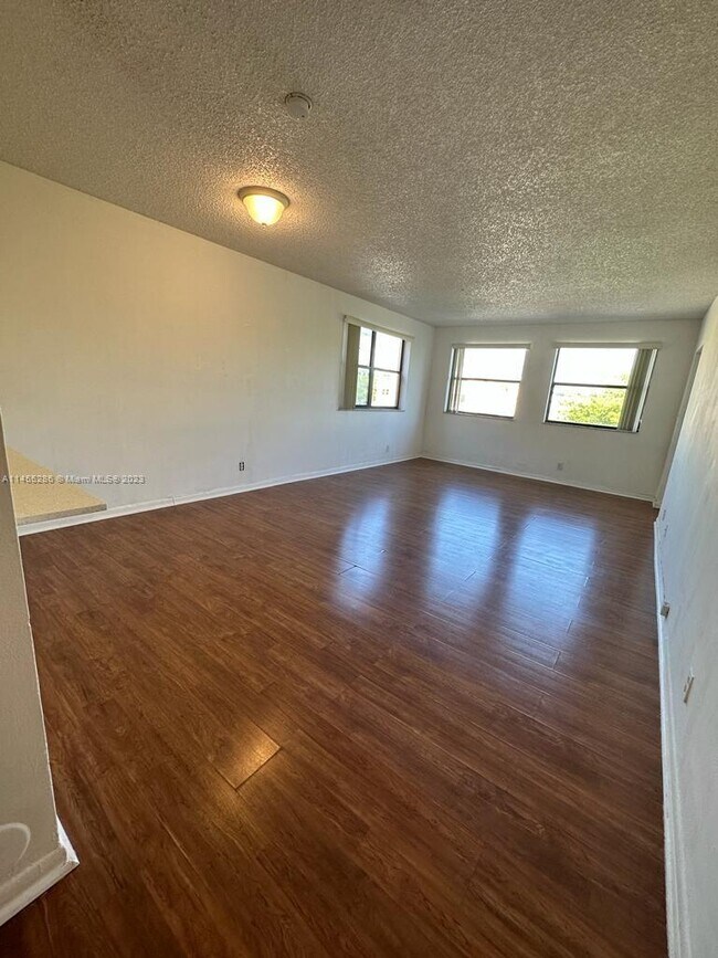 Foto del edificio - 8160 Geneva Ct