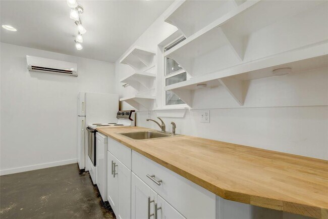 Foto del edificio - 4805 Brighton Rd