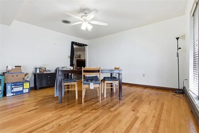 Foto del edificio - 100 S 12th St