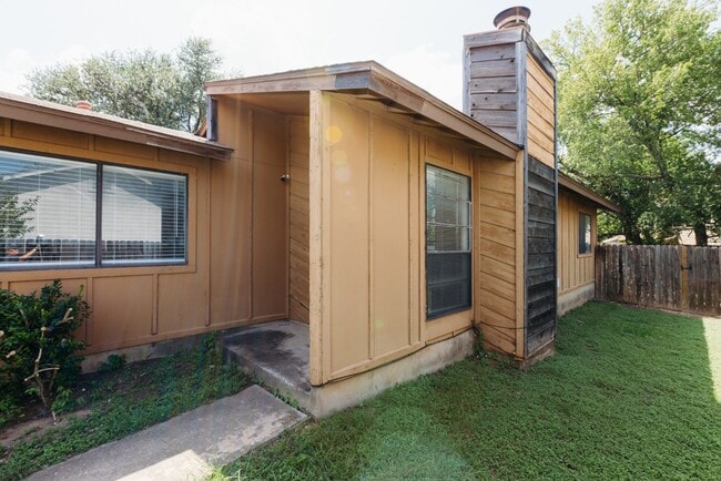 Building Photo - Walnut Ridge B
