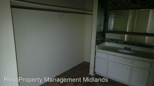 Building Photo - 1100 Skyland Dr