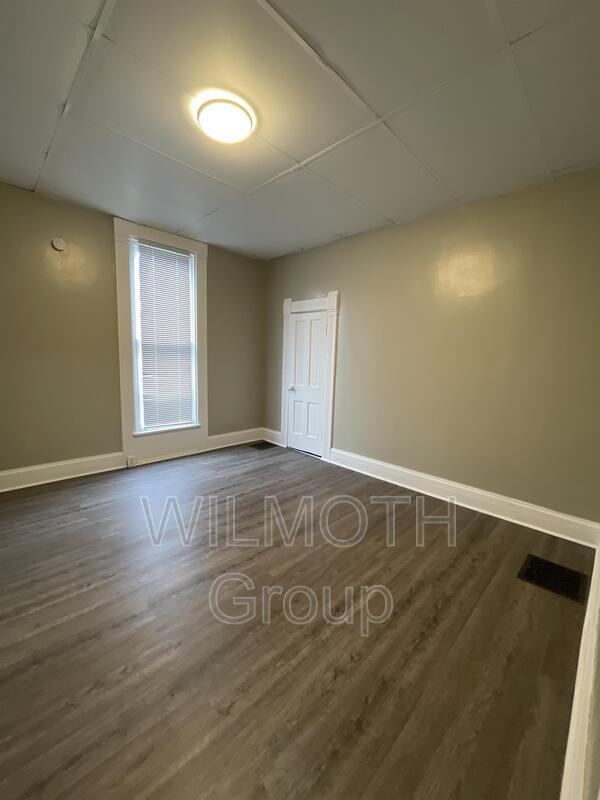 Building Photo - 210 Vance St