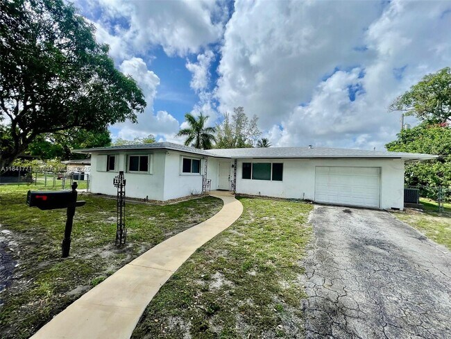 Foto del edificio - 4430 W Broward Blvd