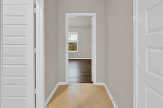 Building Photo - 2421 Bear Crk Dr